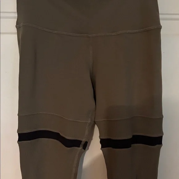 Alo leggings - Picture 2 of 5